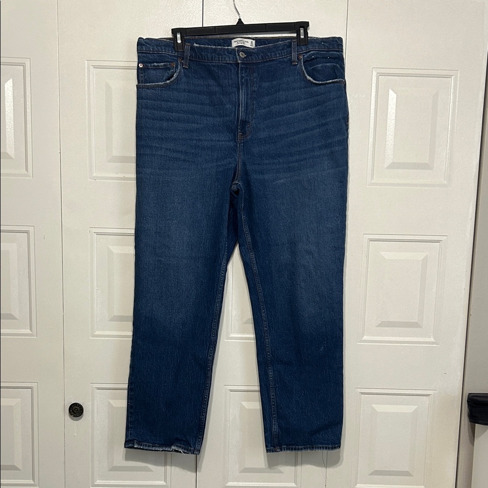 Abercrombie & Fitch The ‘90s Straight Ultra High Rise